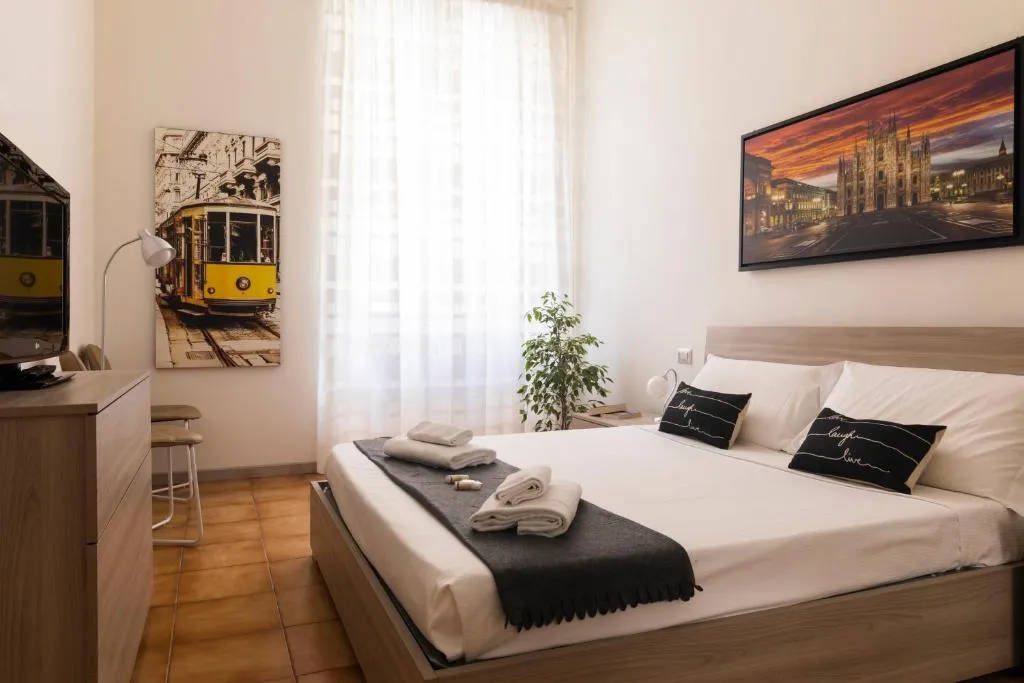 Casa Zara - Metro Lines, Milano, Italia