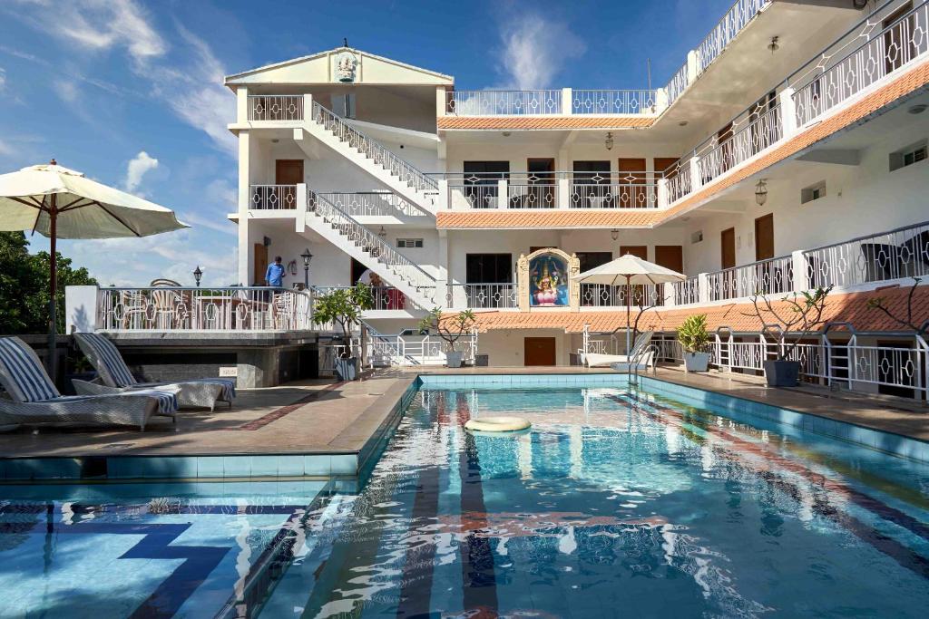 Πισίνα στο ή κοντά στο Hotel Mamallaa Heritage