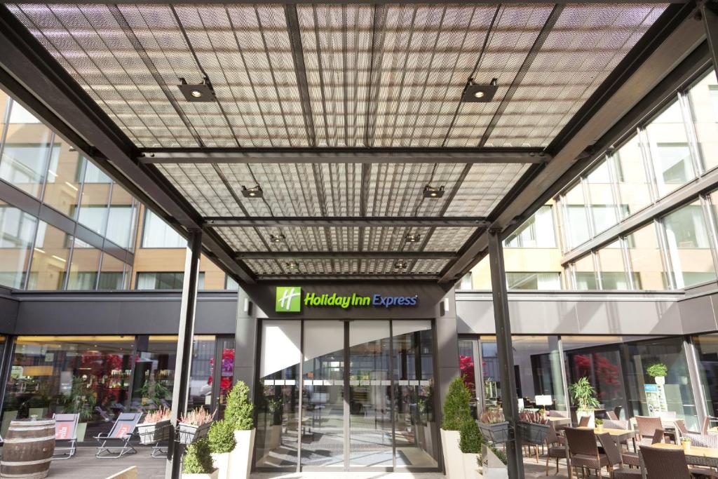 Restaurace v ubytování Holiday Inn Express Zürich Airport by IHG