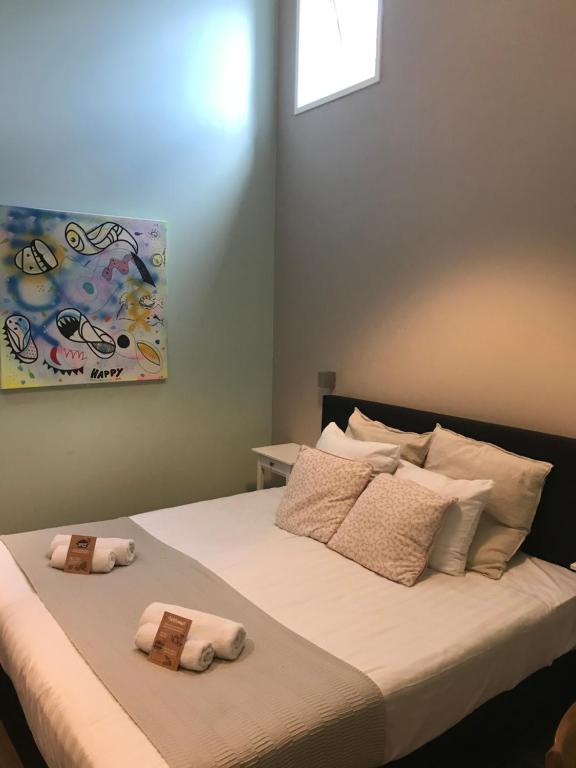 Postel nebo postele na pokoji v ubytování Kings Inn City Hostel