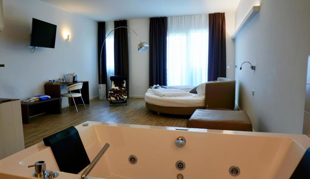 TV a/nebo společenská místnost v ubytování Park Hotel Val Di Monte ***S