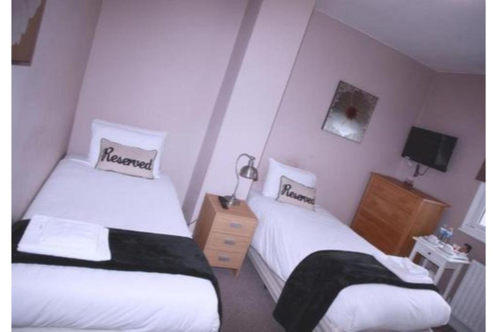 Hampton Court Hotel