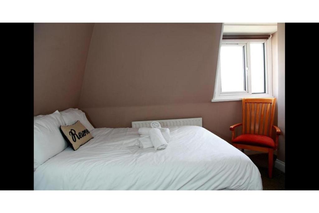 Hampton Court Hotel