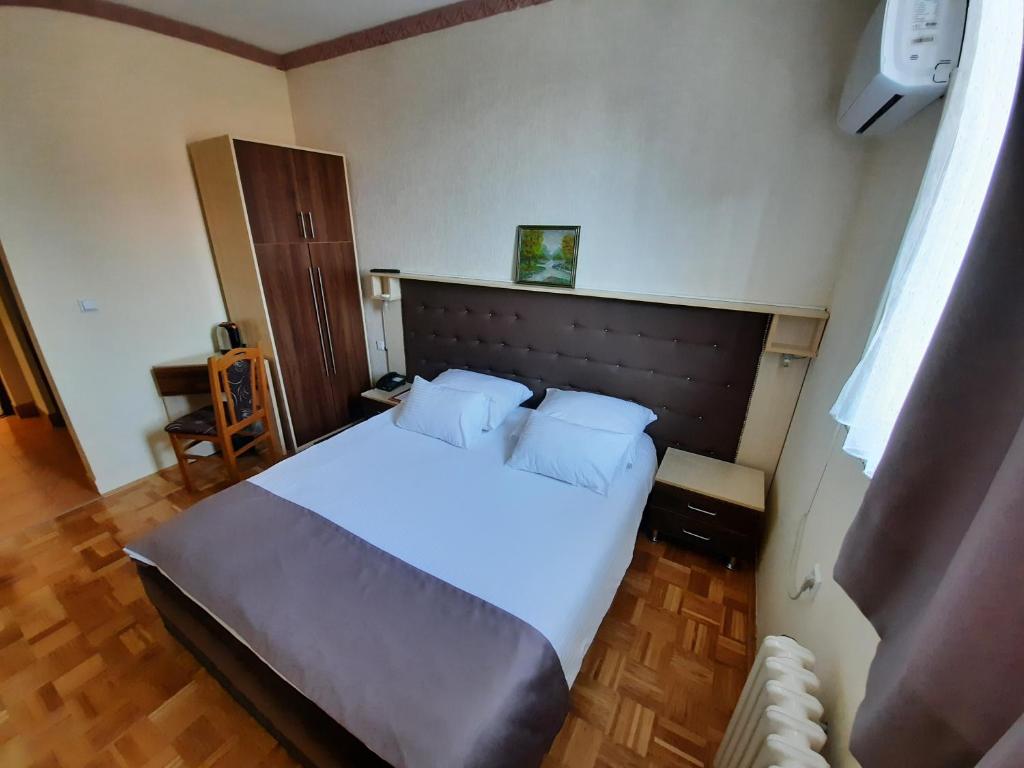 Postel nebo postele na pokoji v ubytování Hotel & Restaurant Great Wall - Airport
