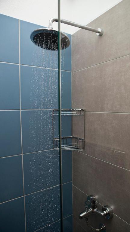 A bathroom at Victoria's Guesthouse
