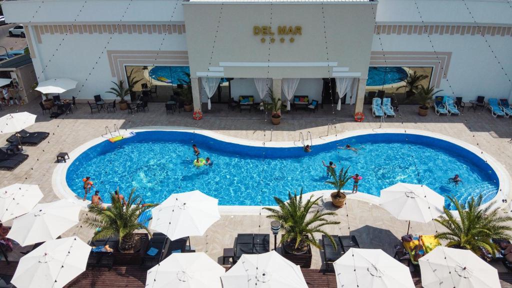 O vedere a piscinei de la sau din apropiere de Hotel Del Mar & Conference Center