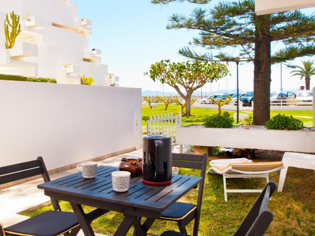 Balkón alebo terasa v ubytovaní Apartment Oiza Sand Castle 15 at Alcudia Beach, WIFI and aircon