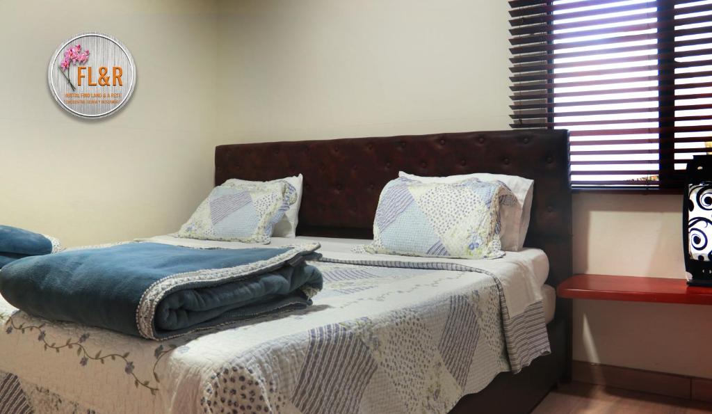 Giường trong phòng chung tại Find Land & a Rest