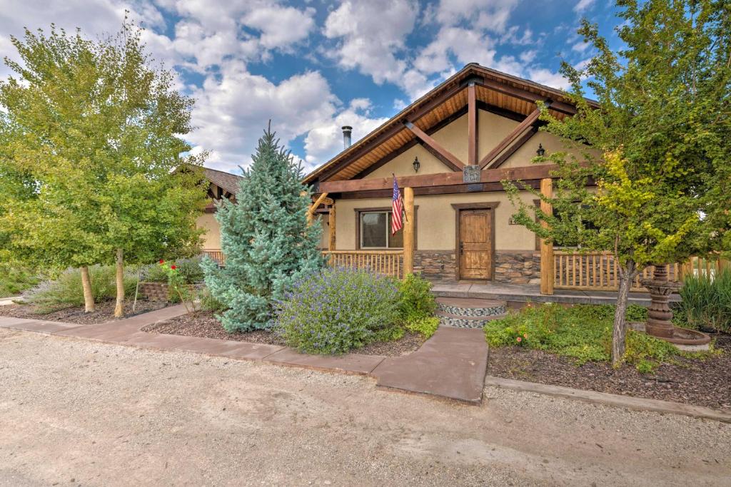 Secluded Sterling Abode Near Palisade State Park! main image.