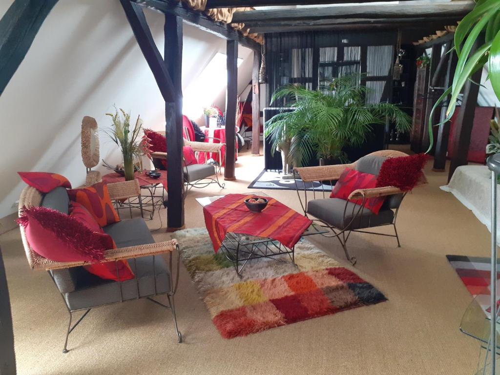 a living room with chairs and a table with a table at Loft Ziegelei in Modautal