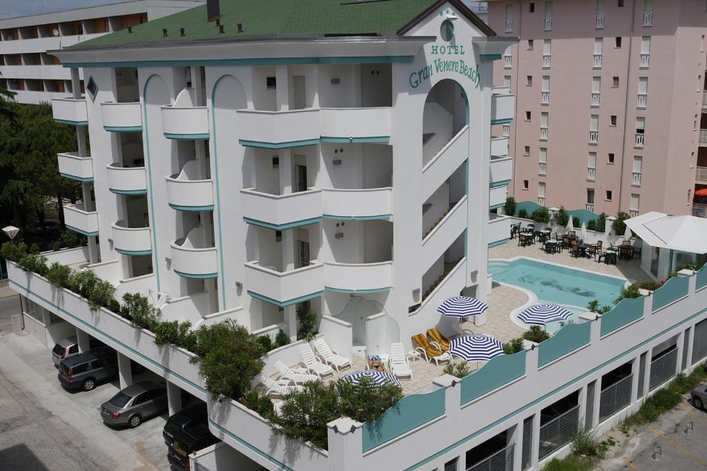 an aerial view of a hotel with a swimming pool at Hotel Gran Venere Beach 3s in Bibione