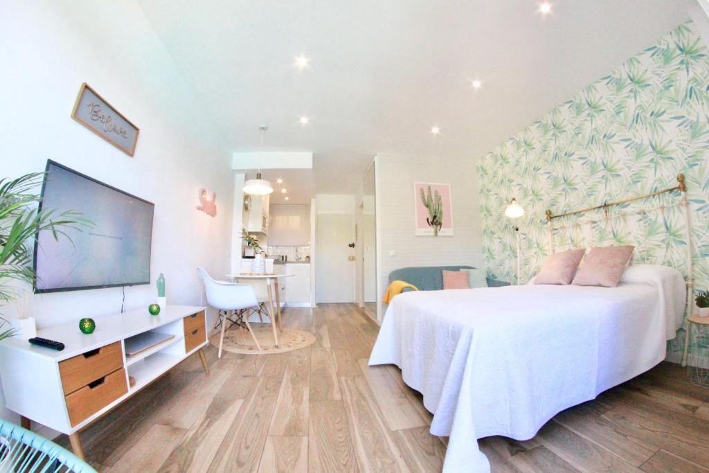 Posteľ alebo postele v izbe v ubytovaní New Studio Júpiter Benalmádena Pools Views