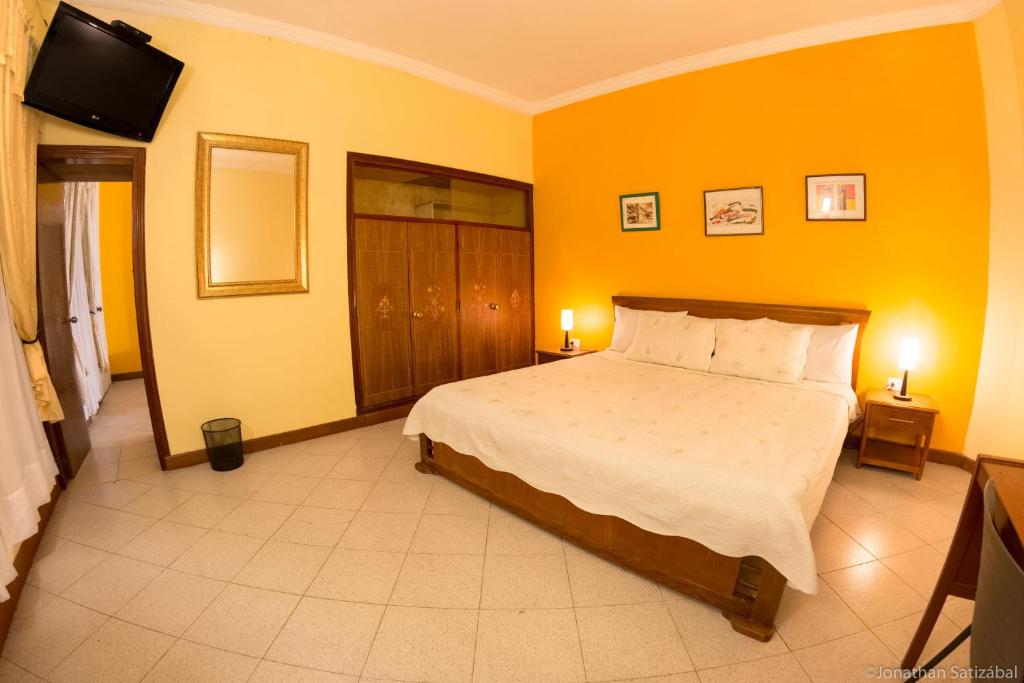 Postel nebo postele na pokoji v ubytování 61Prado Hotel