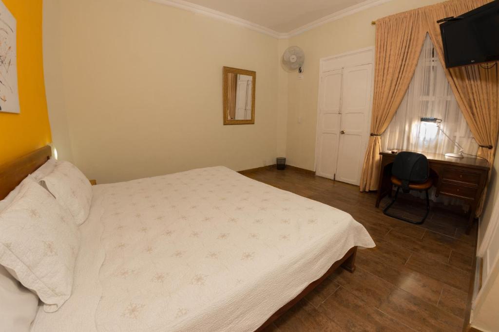 Postel nebo postele na pokoji v ubytování 61Prado Hotel