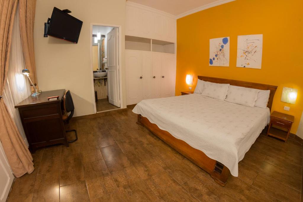 Postel nebo postele na pokoji v ubytování 61Prado Hotel