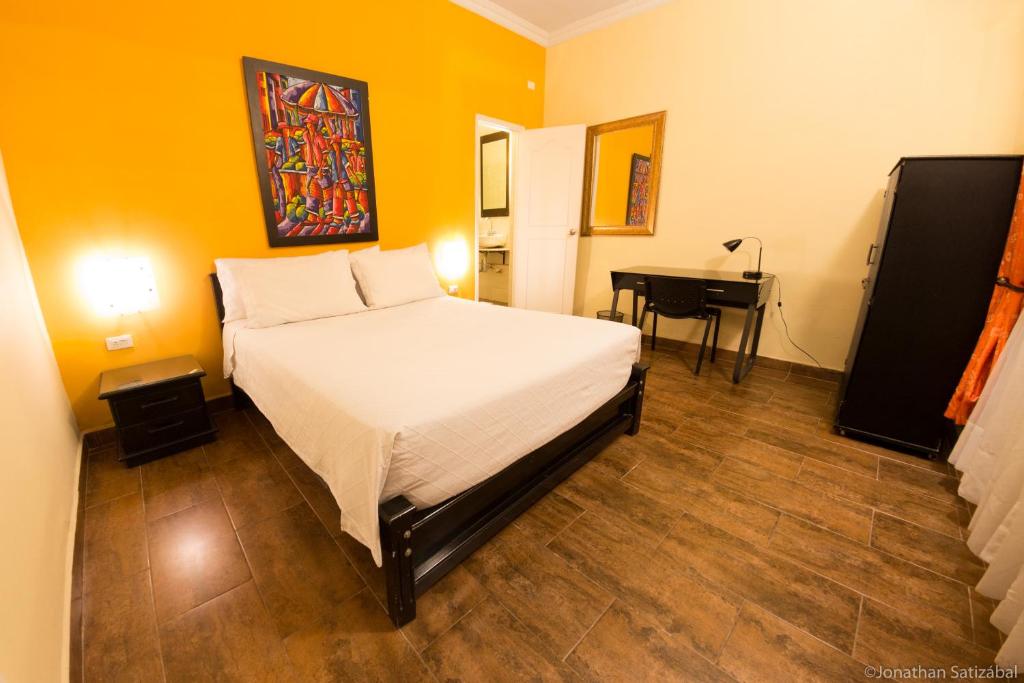 Postel nebo postele na pokoji v ubytování 61Prado Hotel