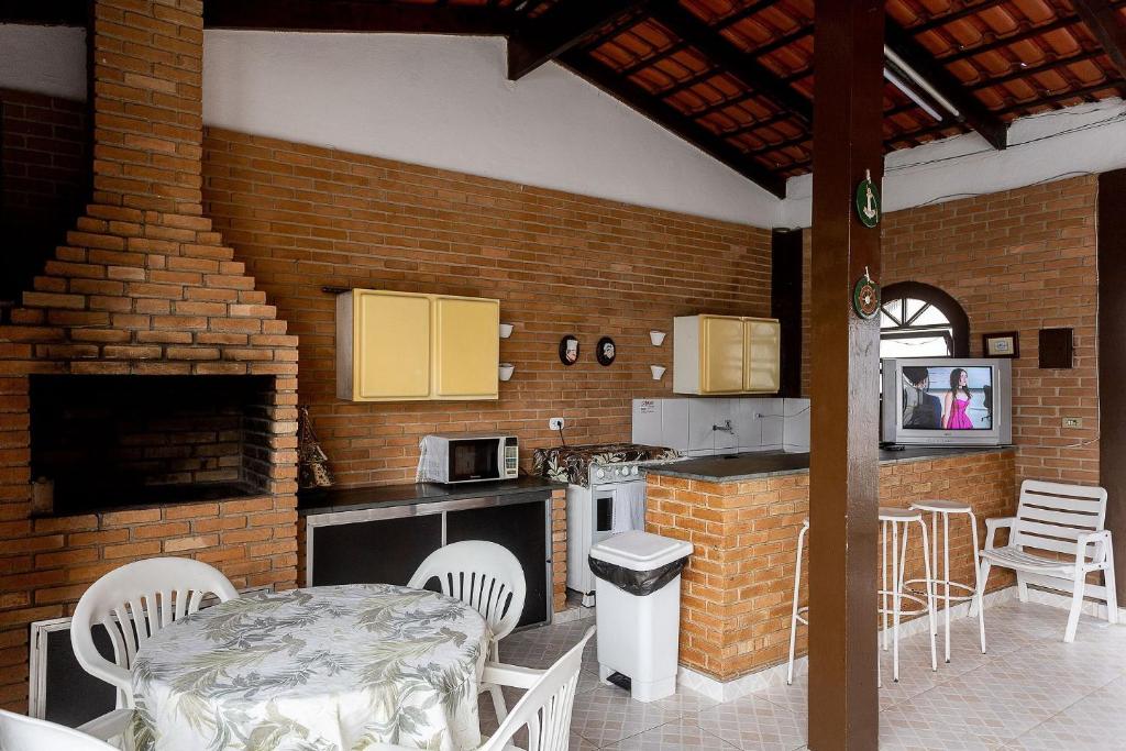  Casa com piscina em Caraguatatuba – Praia de Martim de Sá