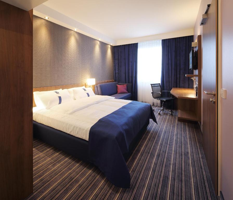Postel nebo postele na pokoji v ubytování Holiday Inn Express Friedrichshafen by IHG