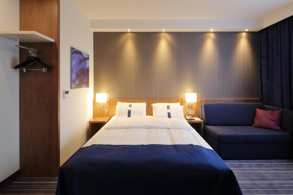 Postel nebo postele na pokoji v ubytování Holiday Inn Express Friedrichshafen by IHG