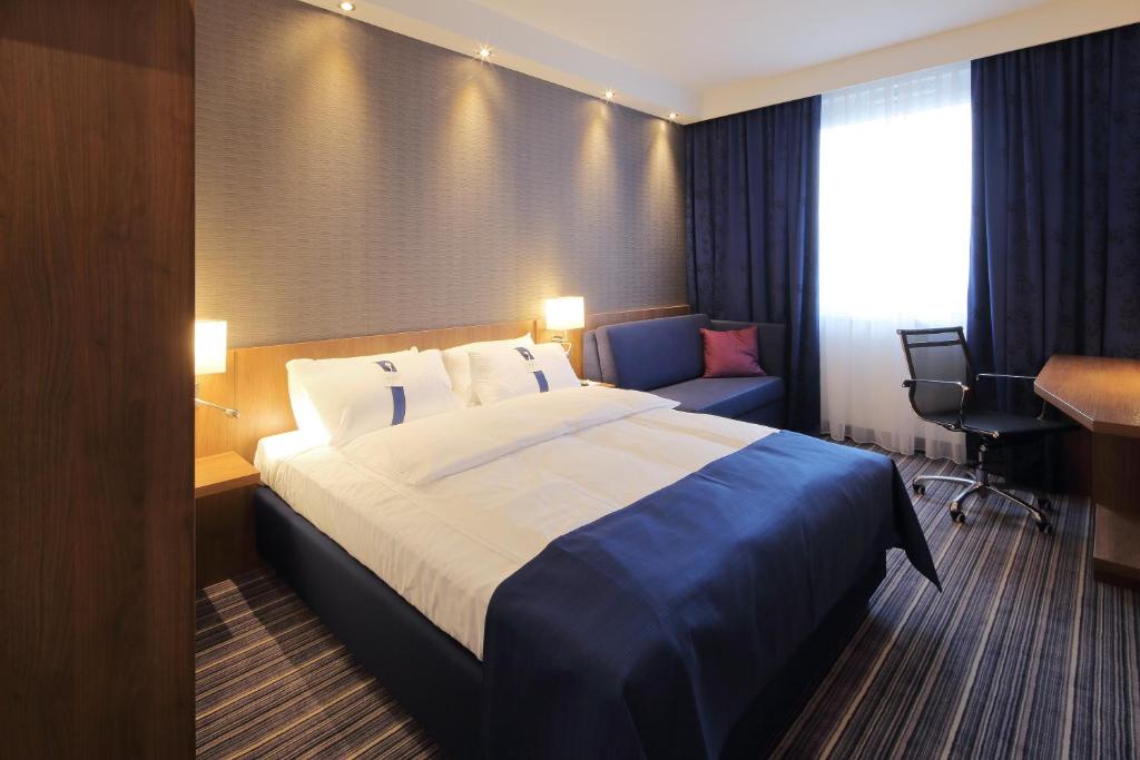 Postel nebo postele na pokoji v ubytování Holiday Inn Express Friedrichshafen by IHG