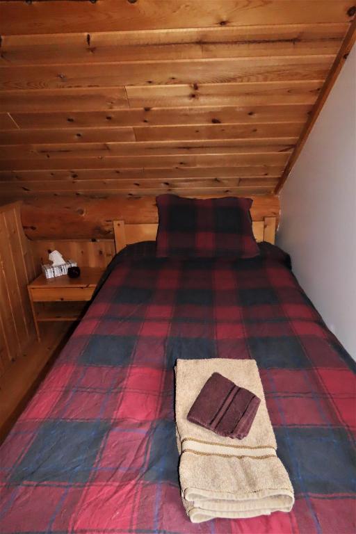 Postel nebo postele na pokoji v ubytování Rocky Ridge Resort-BC
