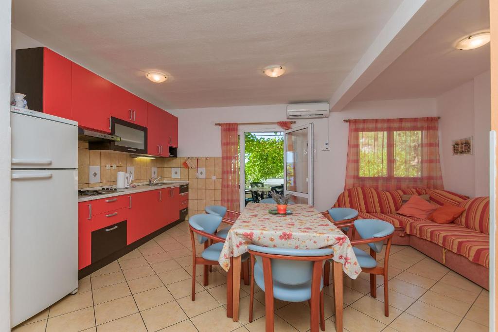 Kuchyňa alebo kuchynka v ubytovaní Apartments Dragana