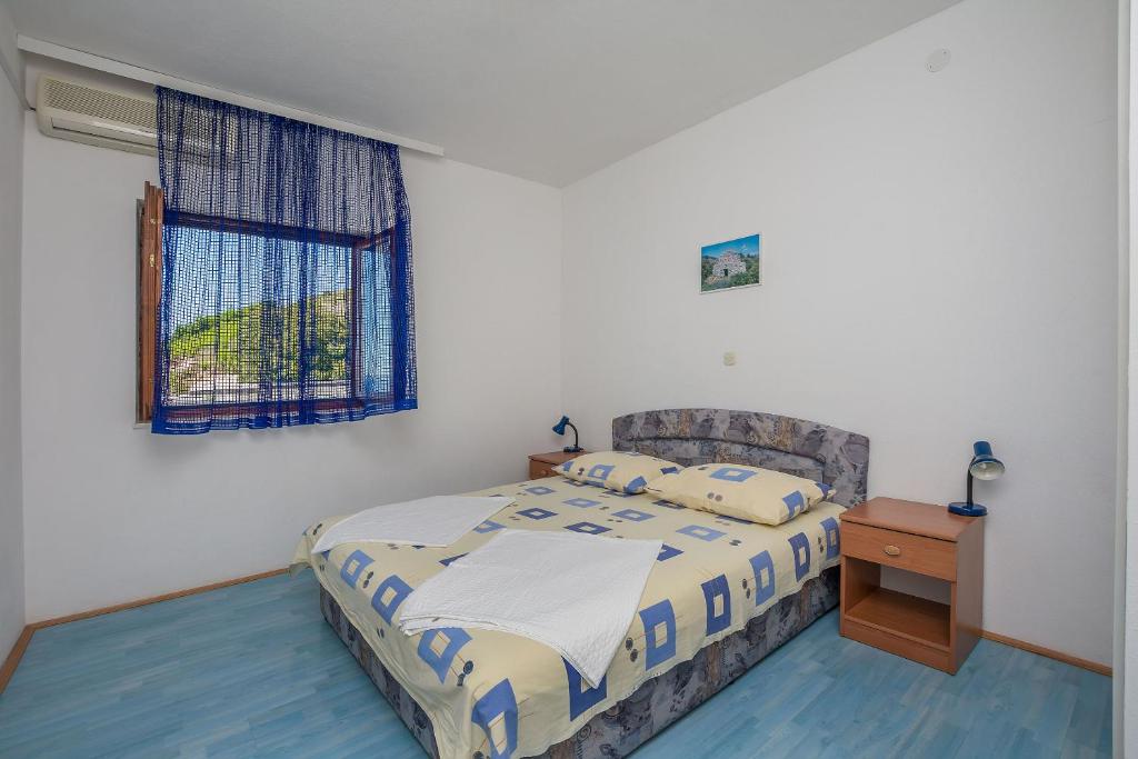 Posteľ alebo postele v izbe v ubytovaní Apartments Dragana