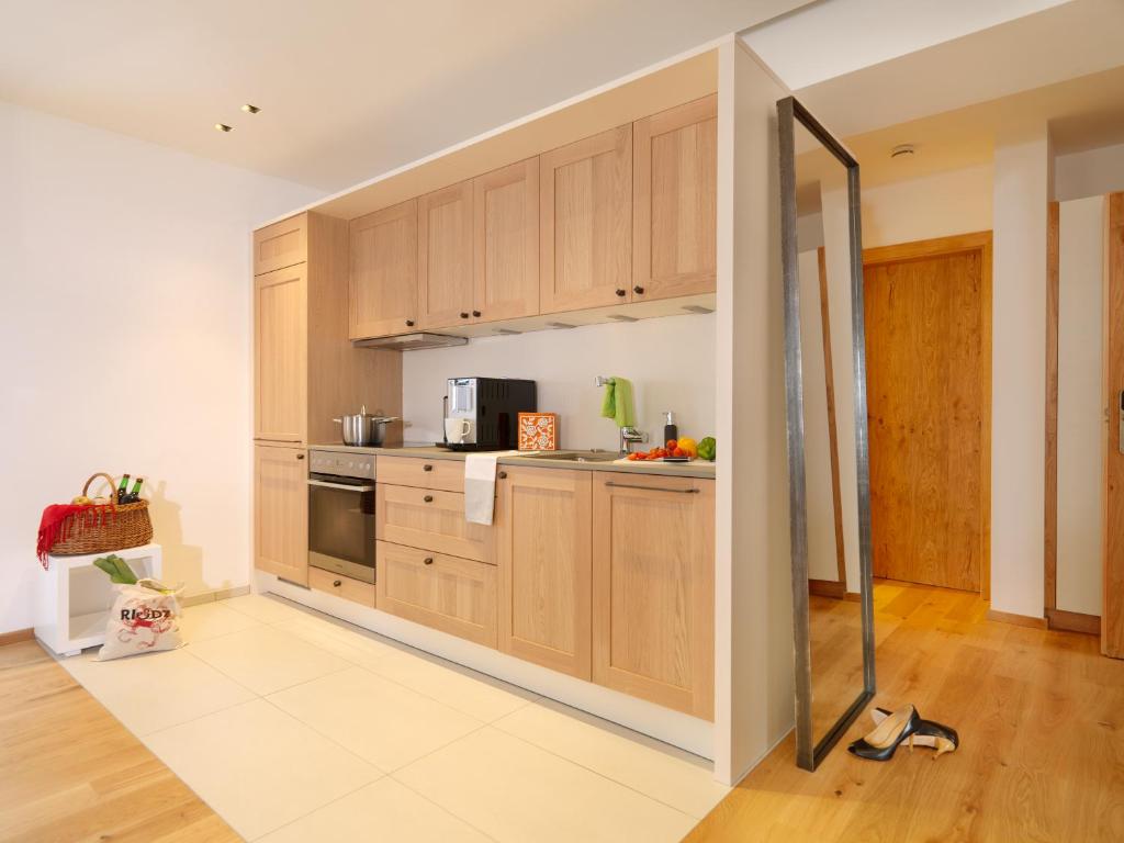 Kuchyň nebo kuchyňský kout v ubytování Riedz Apartments Innsbruck- Zentrales Apartmenthaus mit grüner Oase