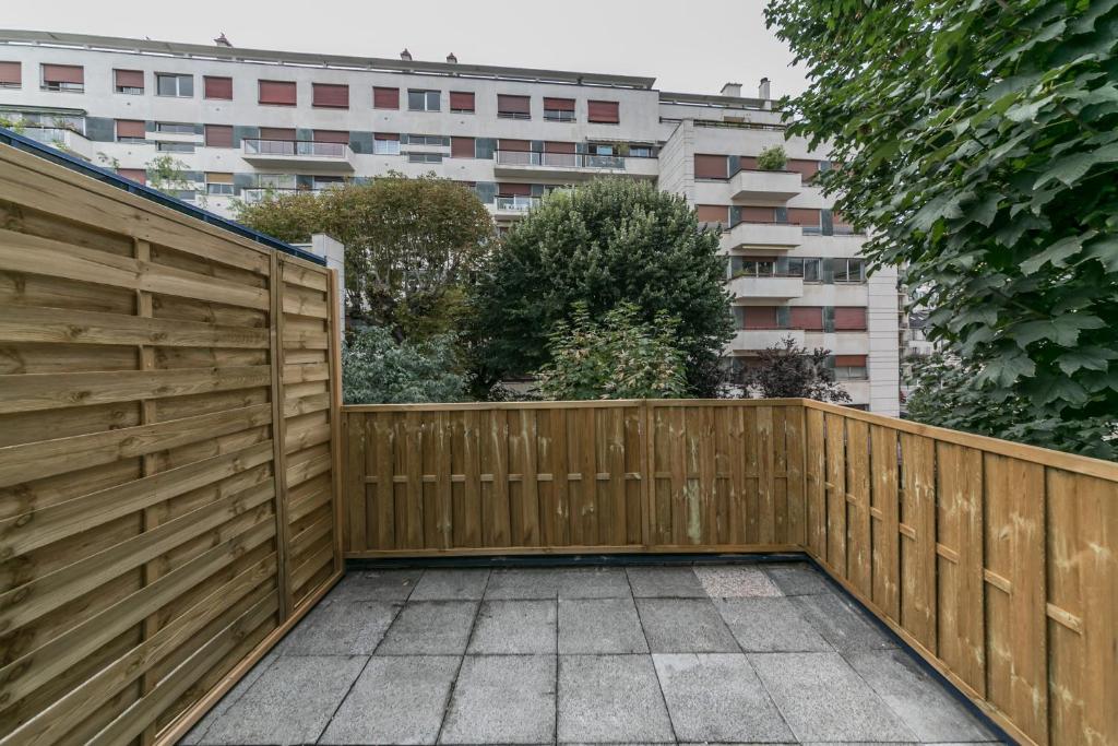 a wooden fence in front of a building at WS Tour Eiffel - Nicolo in Paris