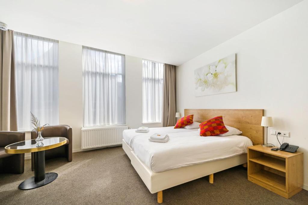 Ambassador City Centre Hotel photo