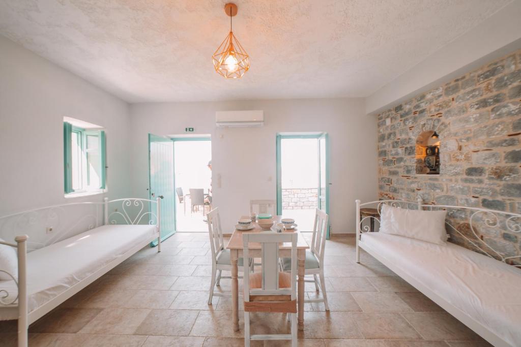 Postel nebo postele na pokoji v ubytování George SeaFront Suites