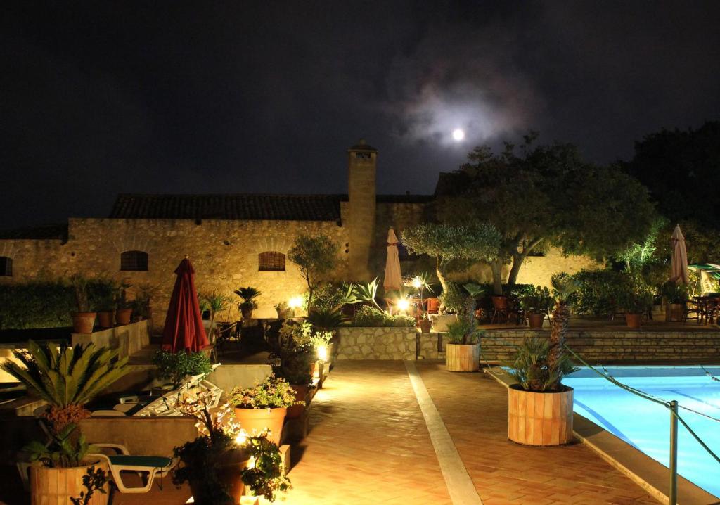 Bazén v ubytování Hotel Baglio Santacroce nebo v jeho okolí