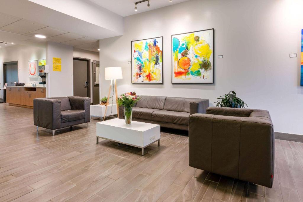 Posezení v ubytování Super 8 by Wyndham Winnipeg East MB