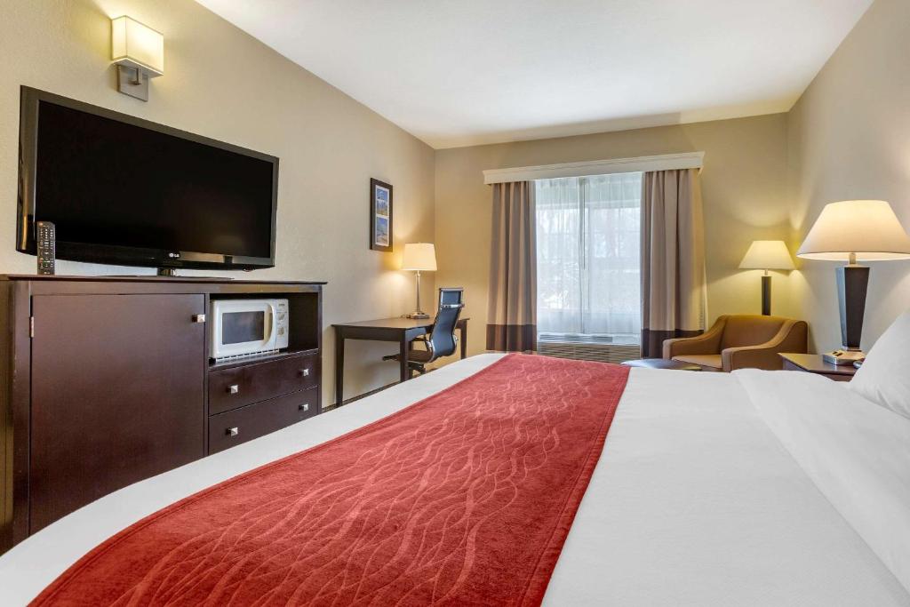 TV a/nebo společenská místnost v ubytování Comfort Inn & Suites North Tucson Marana