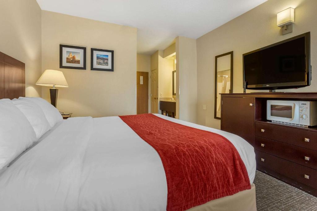 TV a/nebo společenská místnost v ubytování Comfort Inn & Suites North Tucson Marana