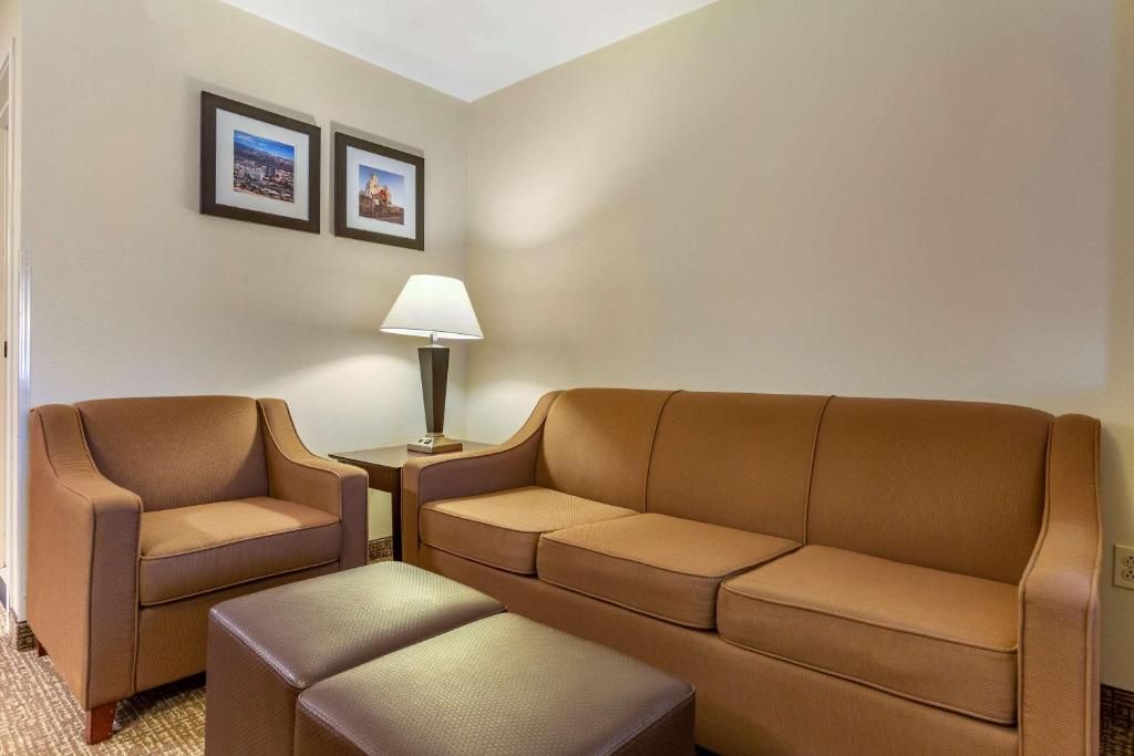 Posezení v ubytování Comfort Inn & Suites North Tucson Marana
