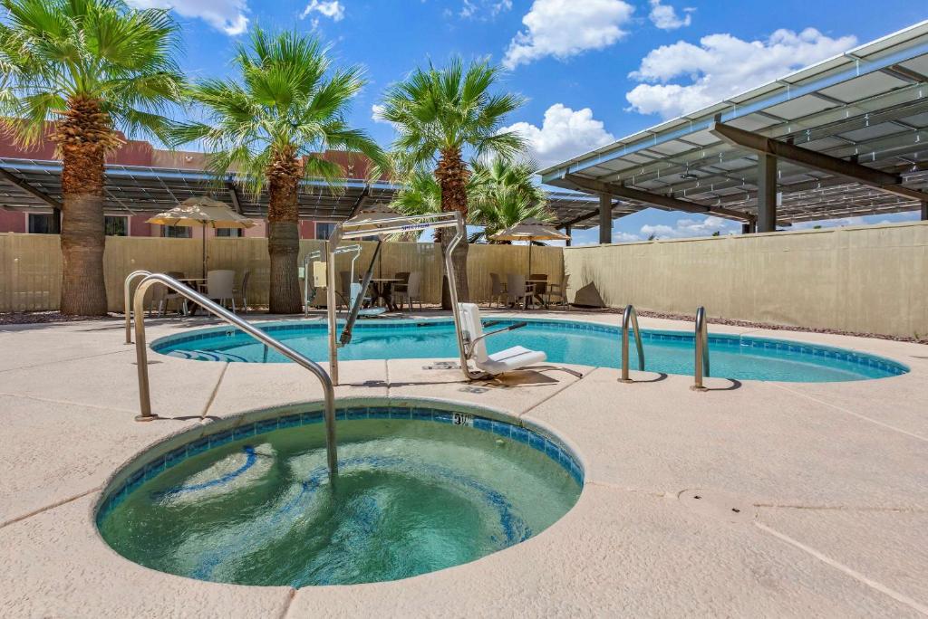 Bazén v ubytování Comfort Inn & Suites North Tucson Marana nebo v jeho okolí