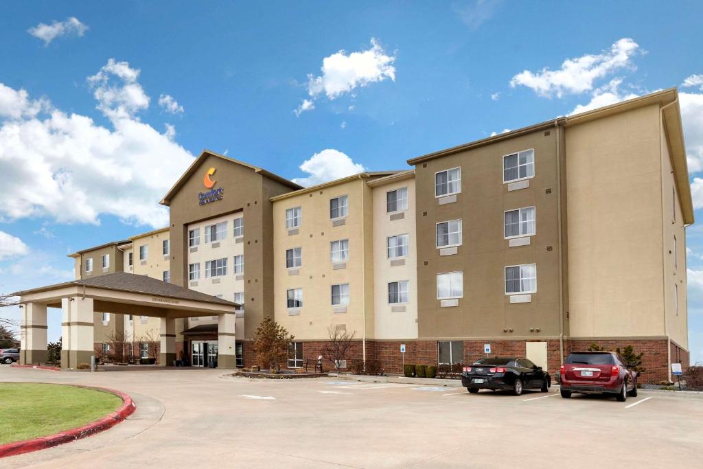 Comfort Inn & Suites Oklahoma City West - I-40 photo