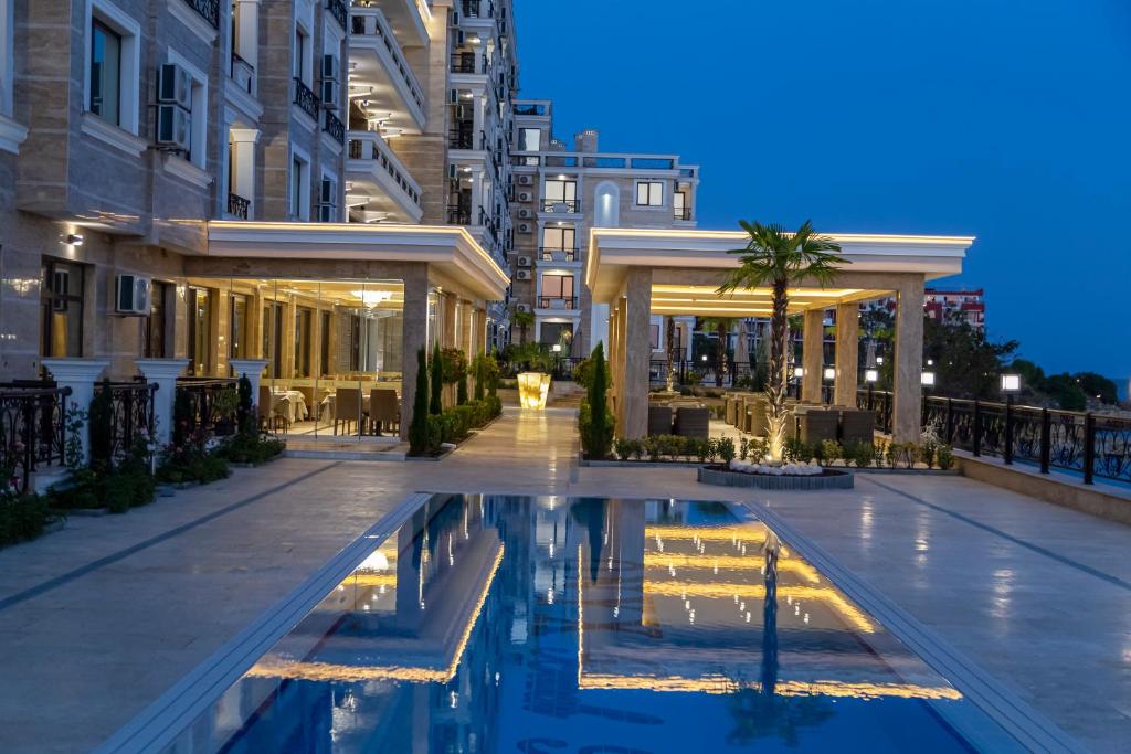 The swimming pool at or close to Onyx Beach Residence - Free Parking & Beach Access