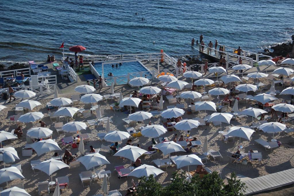 Nespecifikovaný výhled na moře nebo výhled na moře při pohledu z hotelu