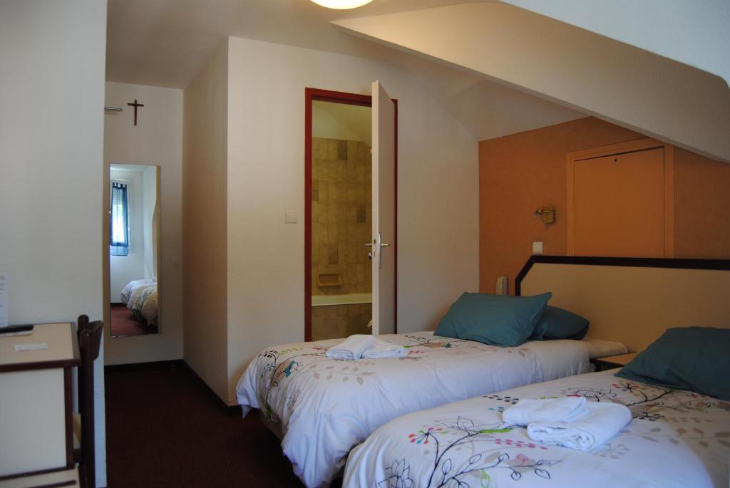 Postel nebo postele na pokoji v ubytování Hôtel Myosotis