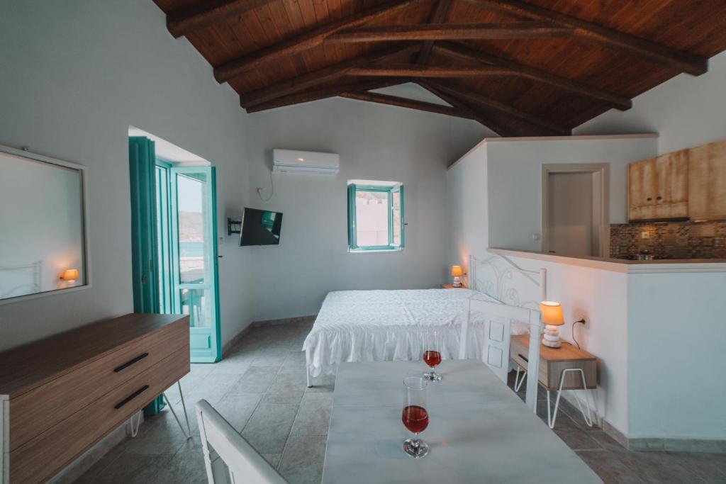 Postel nebo postele na pokoji v ubytování George SeaFront Suites