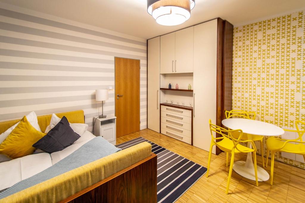 Kuchnia lub aneks kuchenny w obiekcie National Museum Apartment by Ruterra