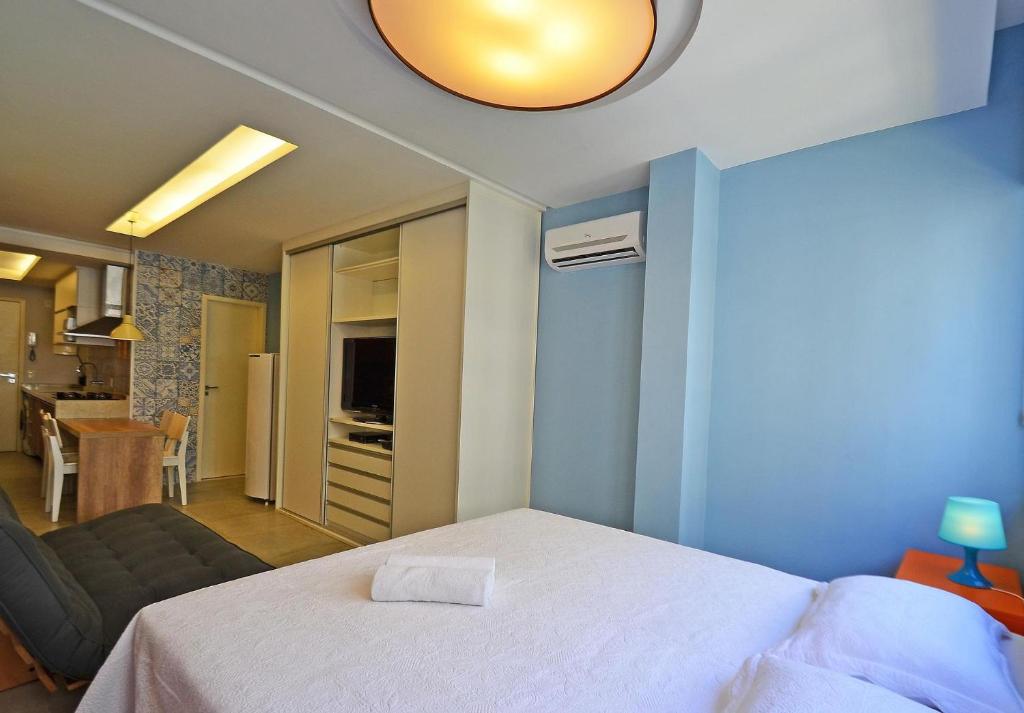  Studio reformado para 4 pessoas na quadra da praia!