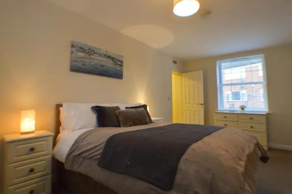 A bed or beds in a room at Barroon Castle Apartments