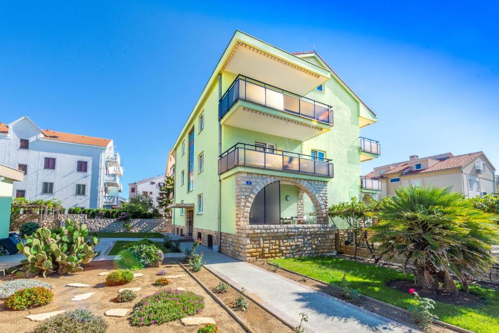 Studio Apartments Apolonia