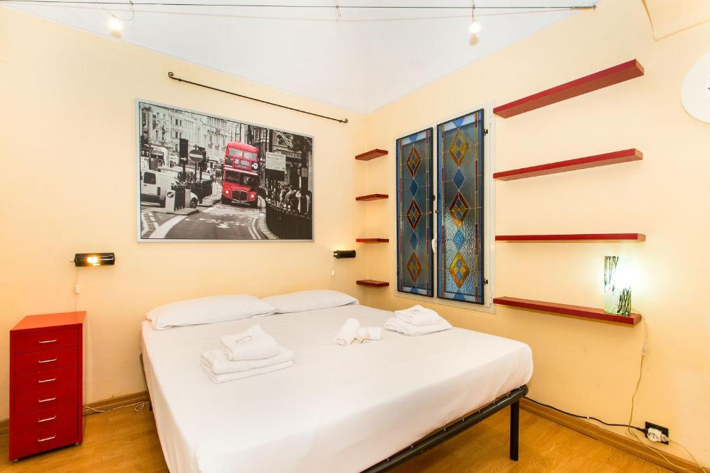 Ένα ή περισσότερα κρεβάτια σε δωμάτιο στο Porta Nuova Central Flat with Balcony