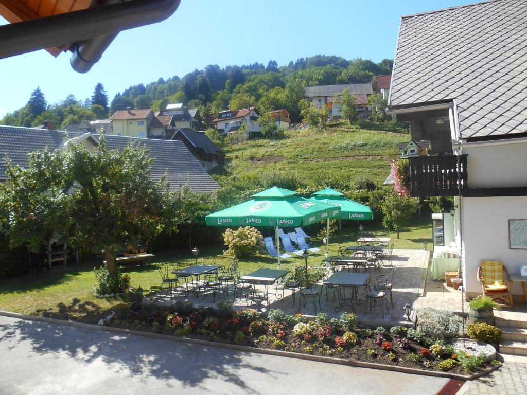 Zahrada ubytování Apartments & Rooms Preseren