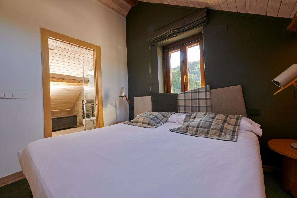 Postel nebo postele na pokoji v ubytování Hostal Lola