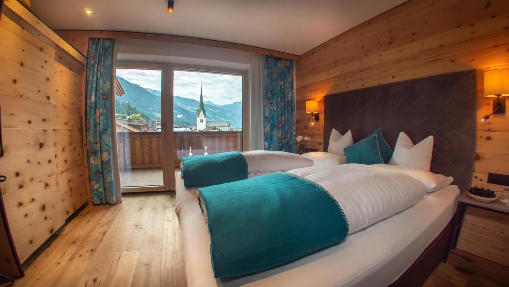 Postel nebo postele na pokoji v ubytování Hotel Tipotsch